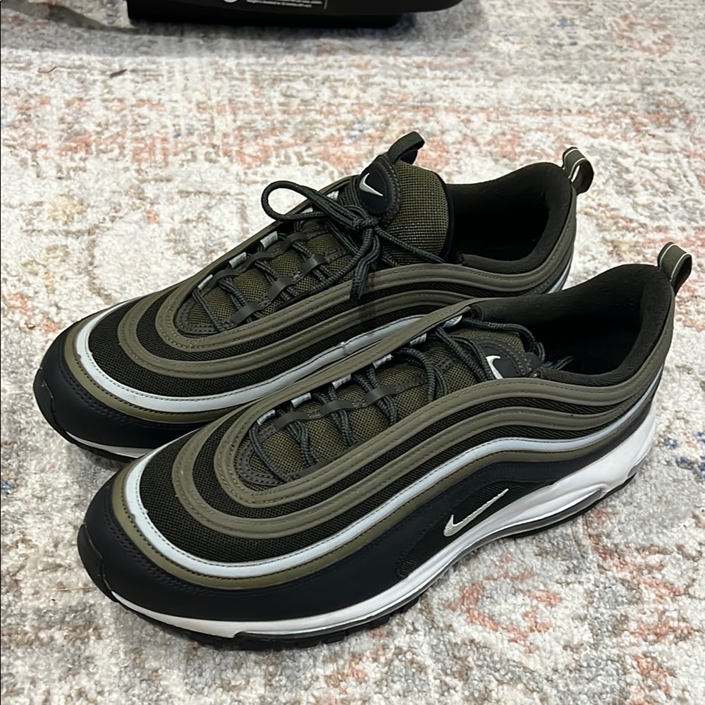 Nike AirMax Sneakers